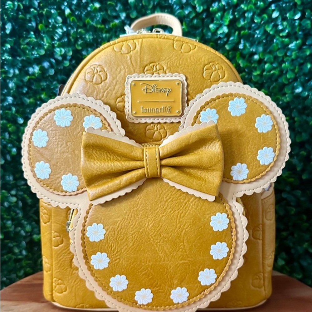 Loungefly Minnie Mouse pumpkin pie purse